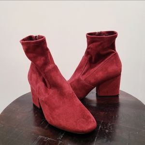 Steve Madden Iberia burgundy ankle booties